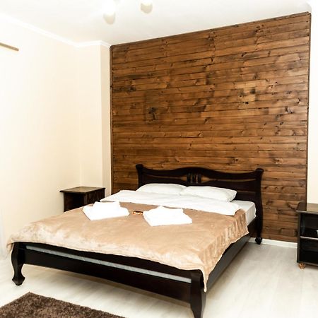 Wood House Hotel Pilipets Exterior photo